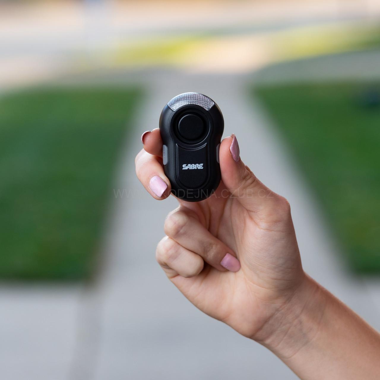 Osobní alarm Sabre s klipem černý