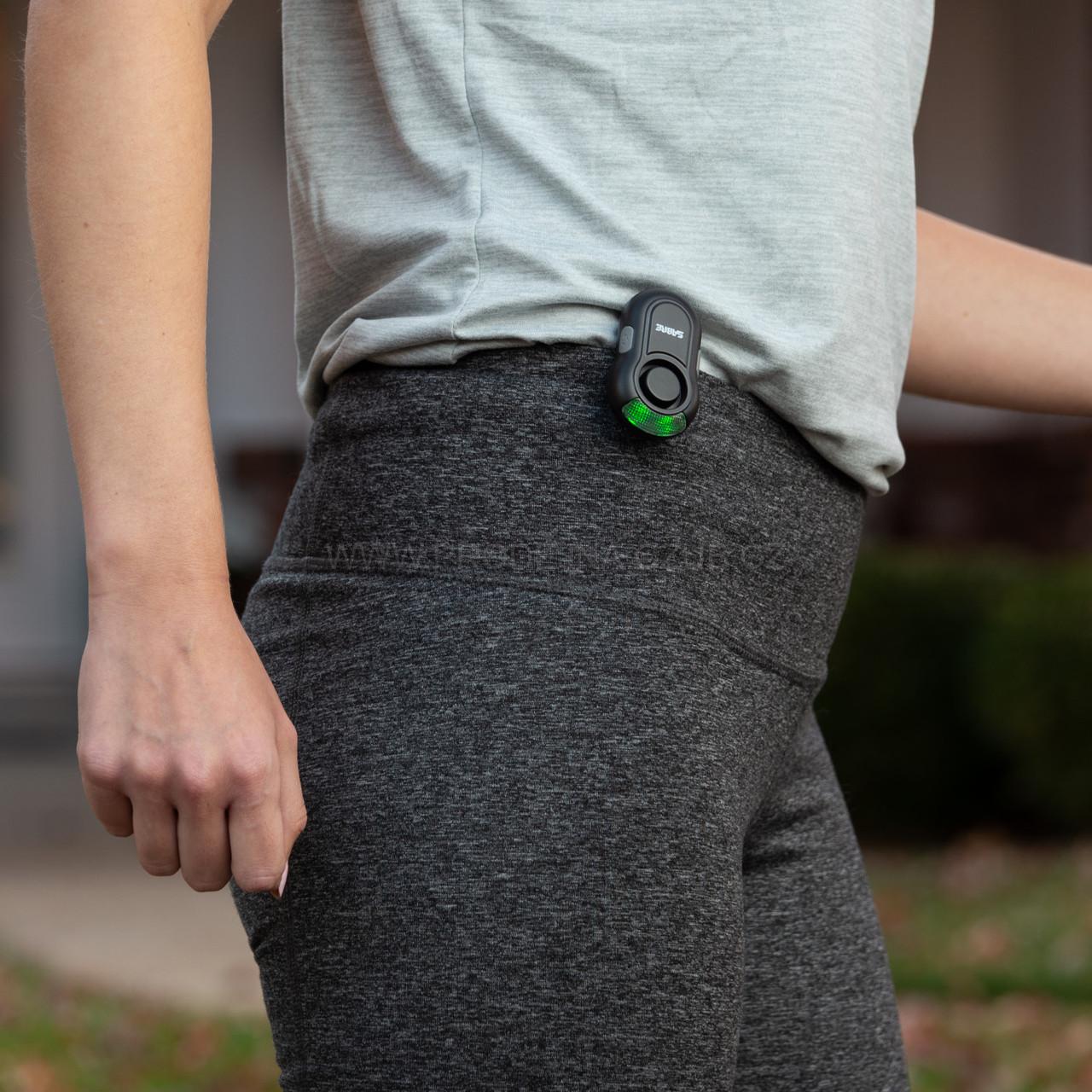 Osobní alarm Sabre s klipem černý